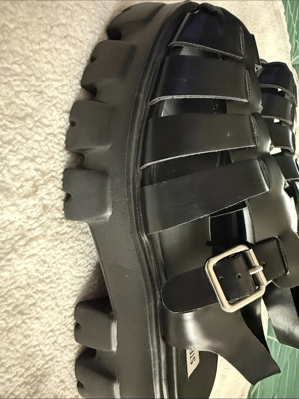 Steve Madden Black Leather Strappy Lug Sandals